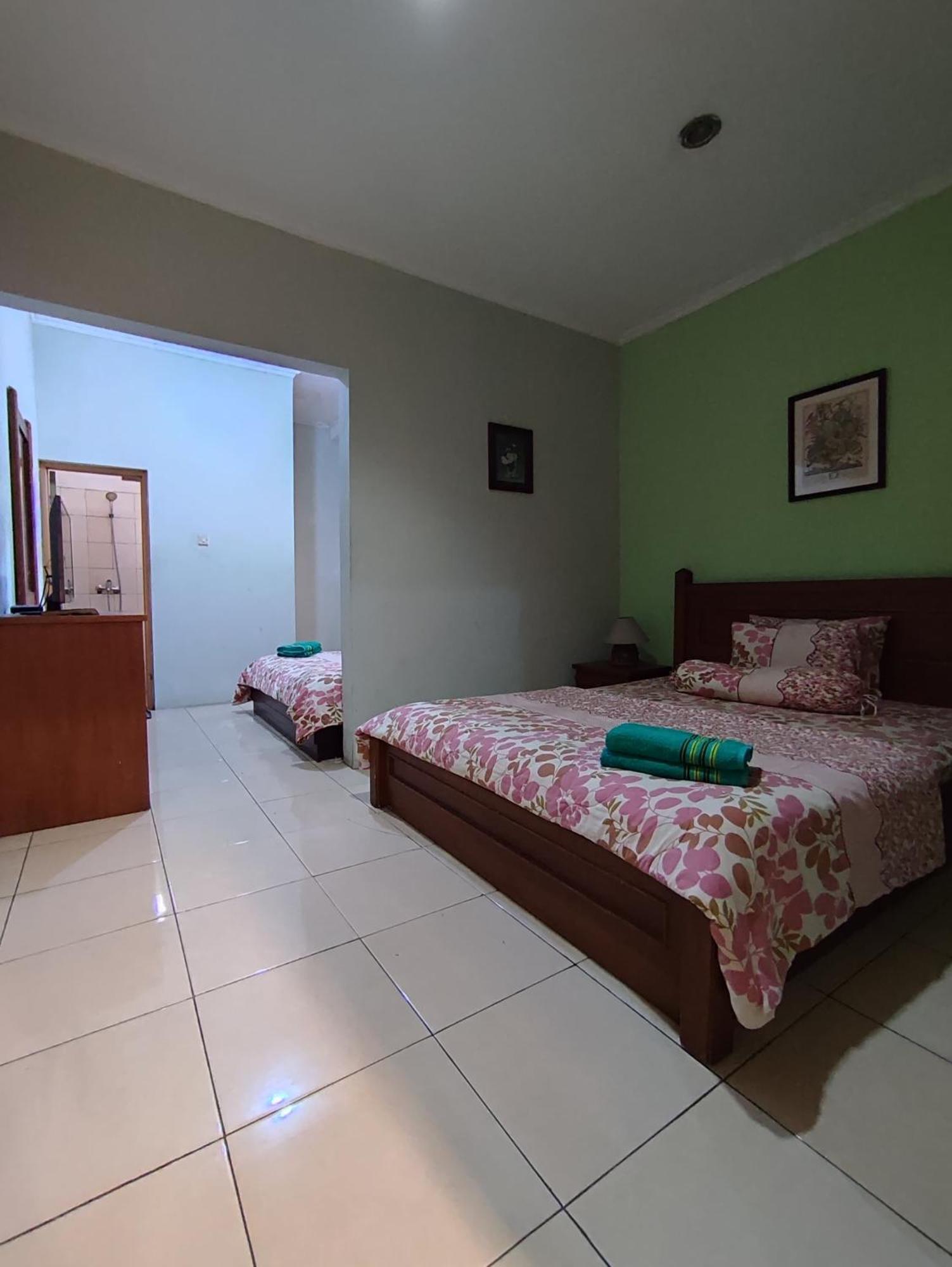 Maribaya Family Guest House Syariah Lembang Exteriör bild